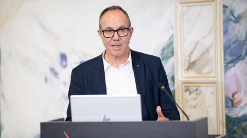 Digitale Medien im Fokus: Mag. Andreas Prenn bei der Landtagsenquete 2025